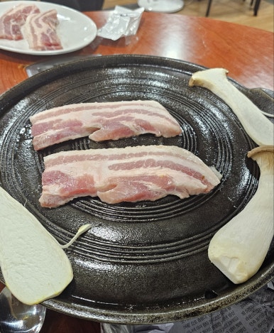 장터솥뚜껑삼겹살 이미지