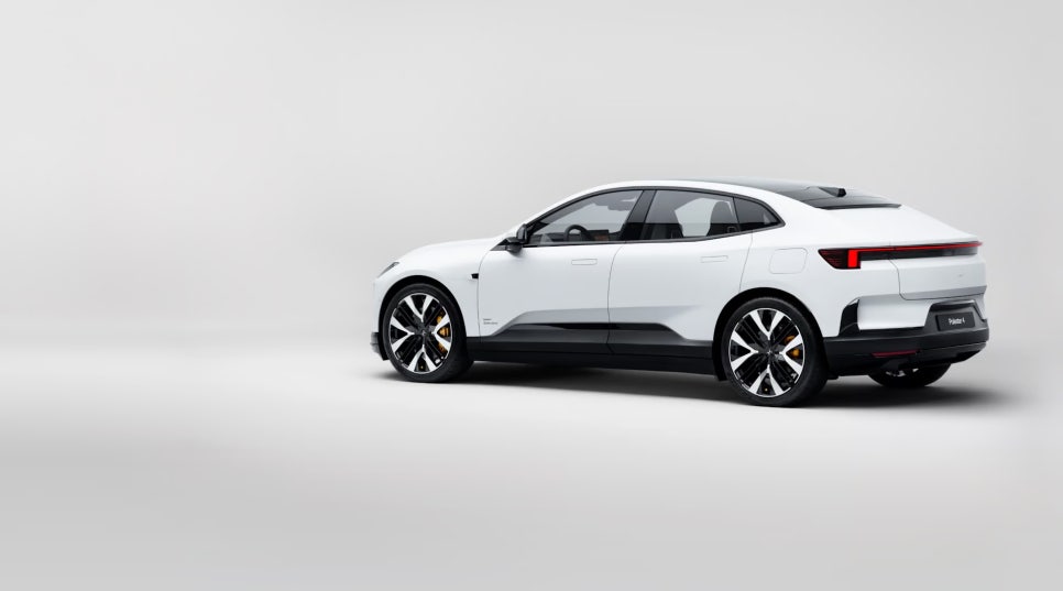 테슬라 모델 Y 주니퍼 vs 폴스타 4 "2025 전기 SUV 비교" 이미지 2
