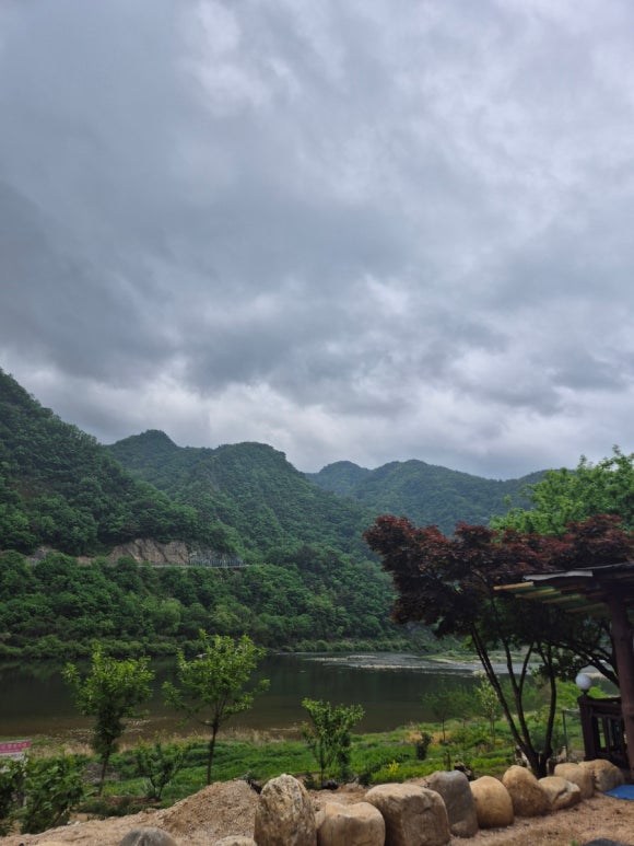 비탈길굽이돌아 이미지