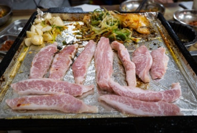 고기밥상 이미지