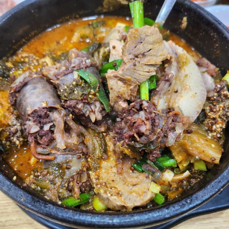우거지 품은 순대국 이미지