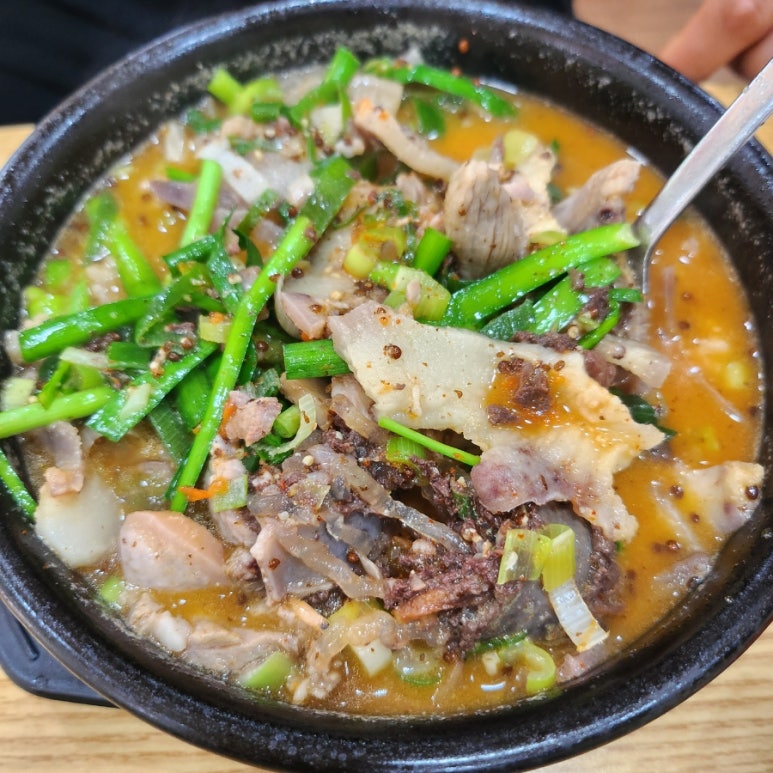 우거지 품은 순대국 이미지