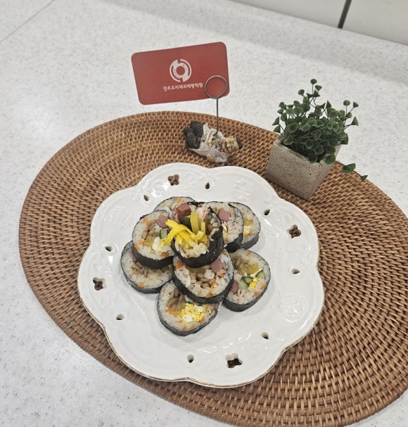 노랑김밥 이미지