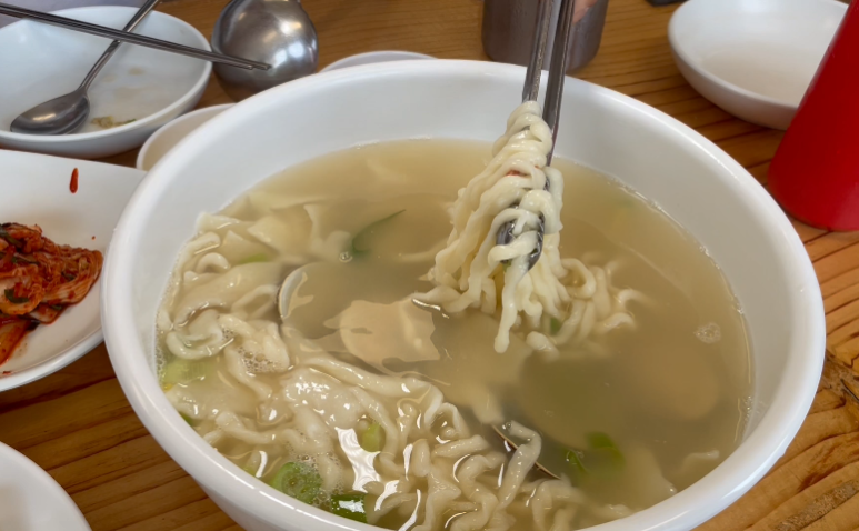 양만휘 해물생합칼국수 이미지