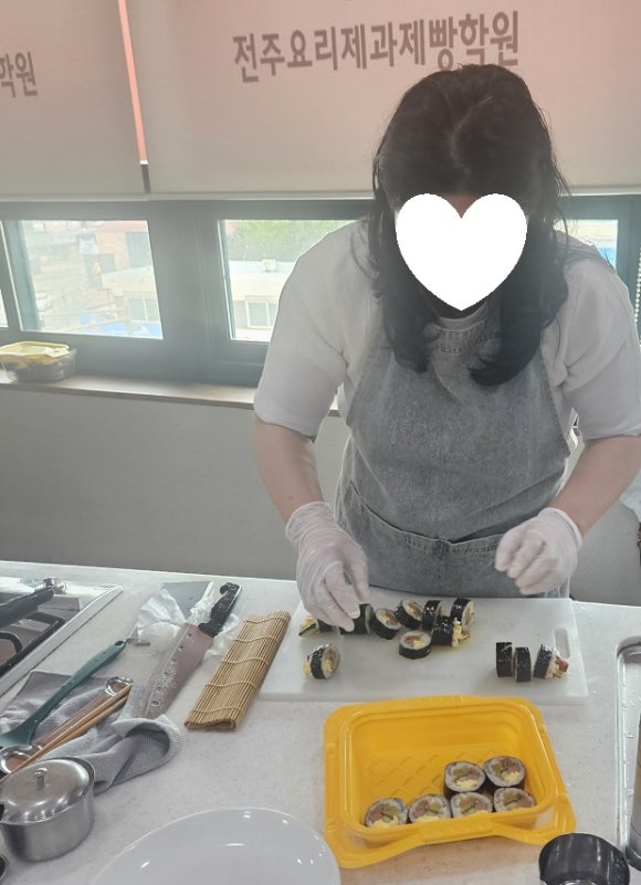 노랑김밥 이미지