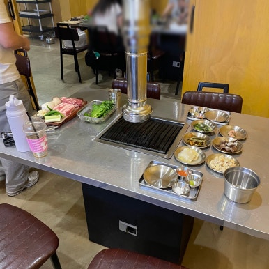 윤꿀꿀 이미지