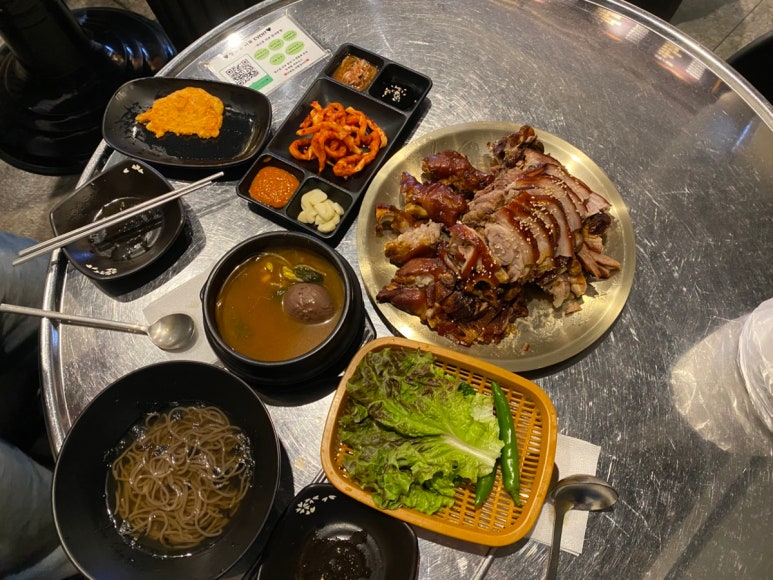 참숯에구운무한족발 이미지