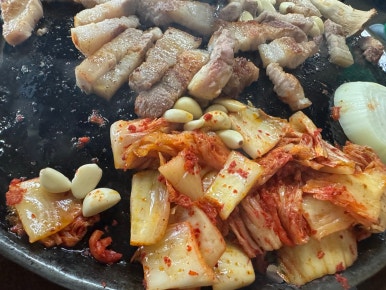 국민 솥뚜껑 생고기 이미지