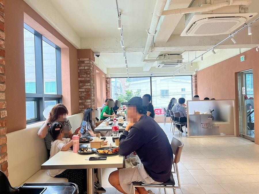 투가이즈치킨&피자 이미지