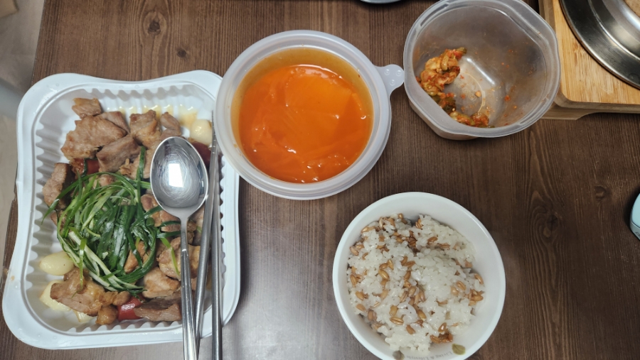 철든돼지 이미지