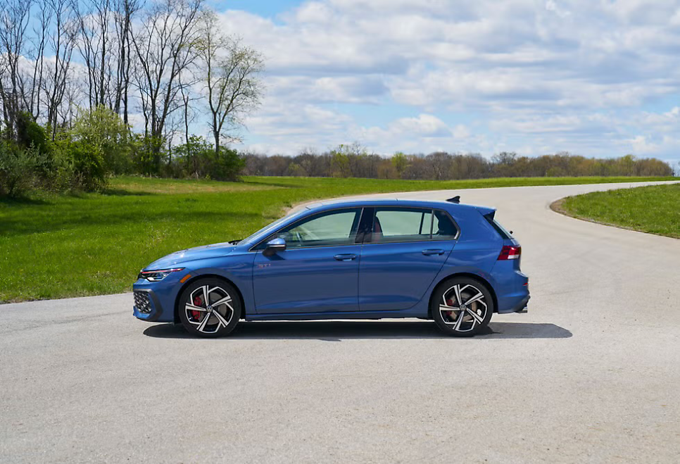 2026 골프 GTI Mk8.5 수입차 끝판왕 유럽 감성 해치백의 정점 이미지 8