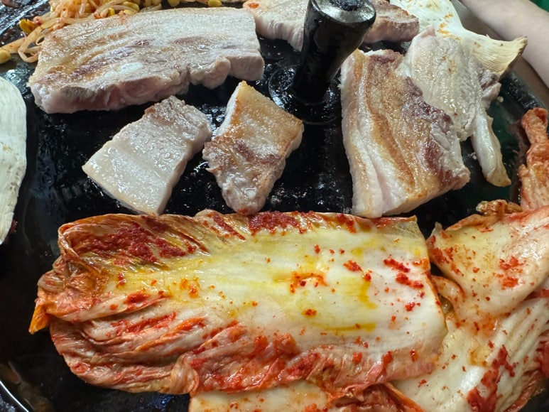 국민 솥뚜껑 생고기 이미지