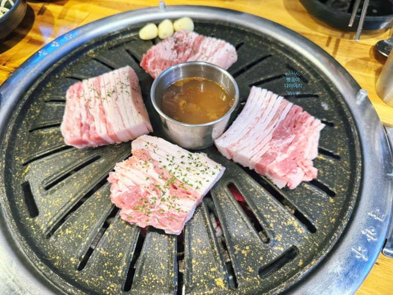 흑돼지꿀꿀이 이미지