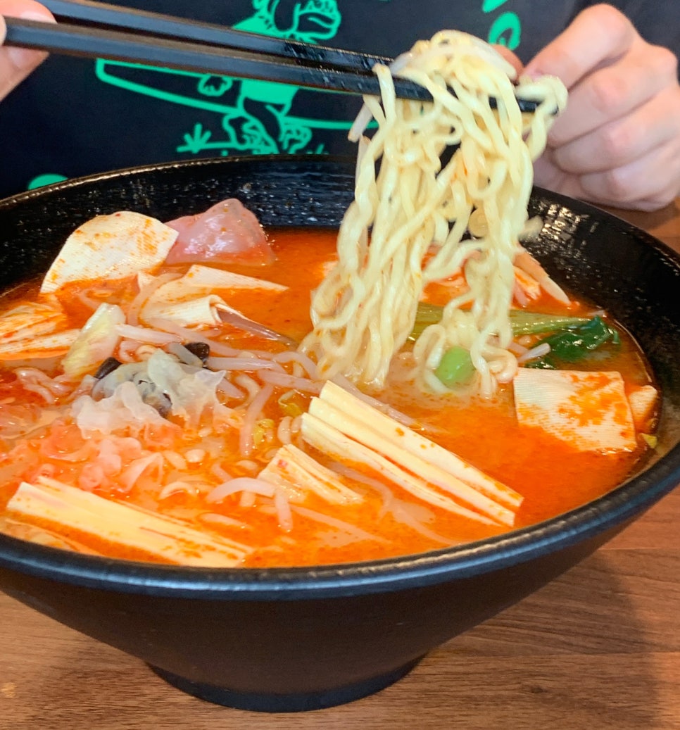 피슈마라홍탕 신촌점 이미지
