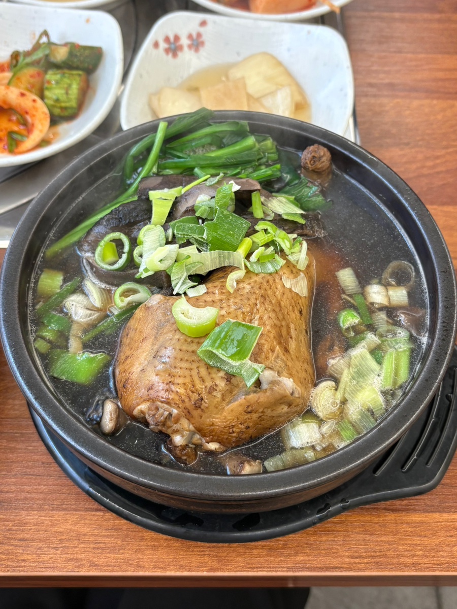 운향능이백숙 이미지