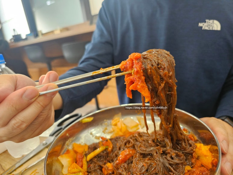 넝쿨째오이소박이냉국수 이미지