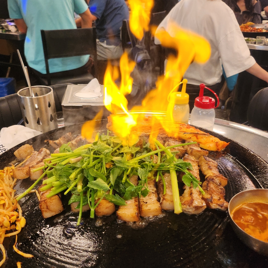 동두천솥뚜껑삼겹살 안양일번가점 이미지
