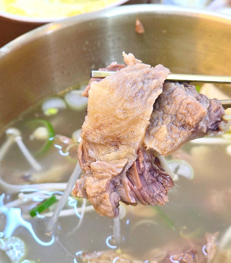 홍칼라소갈비찜 이미지