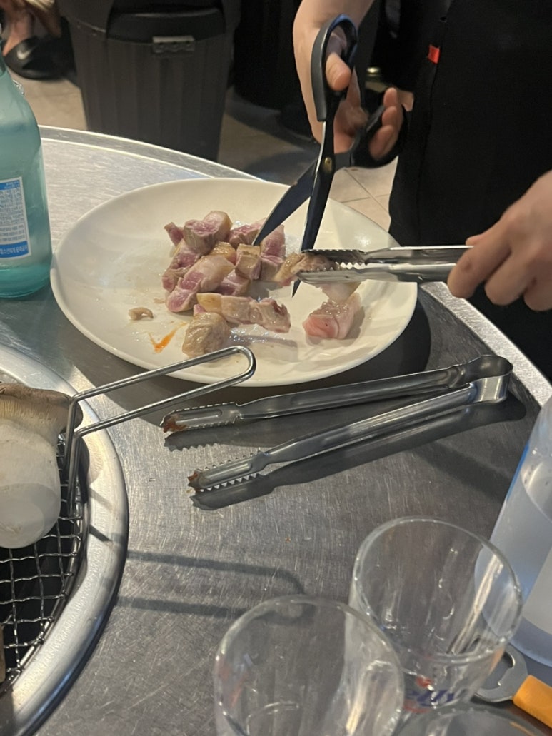 돼지삼춘생구이 이미지