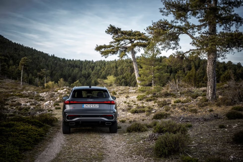 2025 아우디 Q5 "BMW X3, 벤츠 GLC 고민 중이라면 이 차 먼저 Q5 분석" 이미지 10