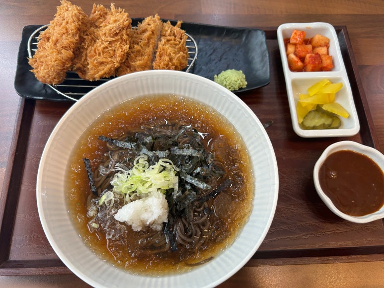 꿀꿀카츠 이미지