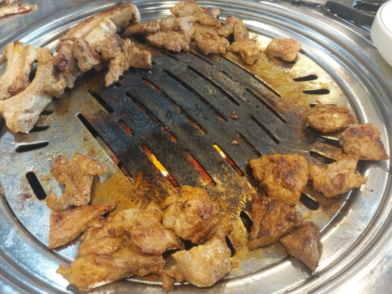 통숯불돼지갈비 이미지