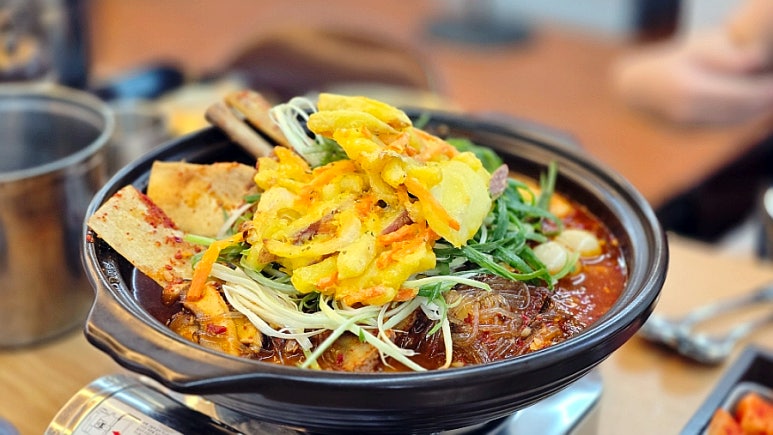 홍칼라소갈비찜 이미지