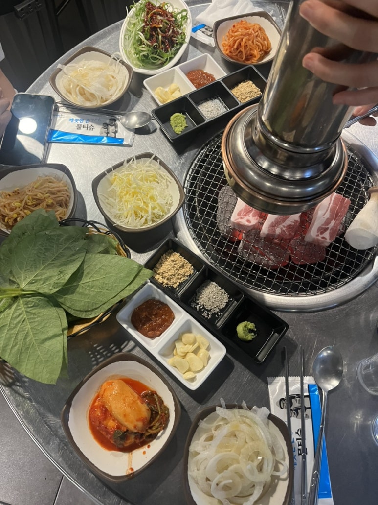 돼지삼춘생구이 이미지