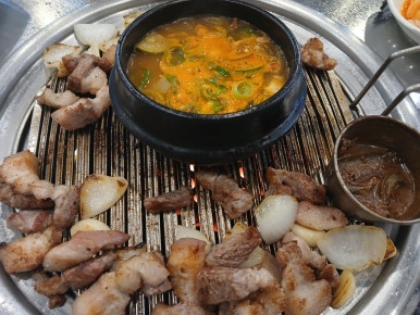 가윤흑돼지 이미지