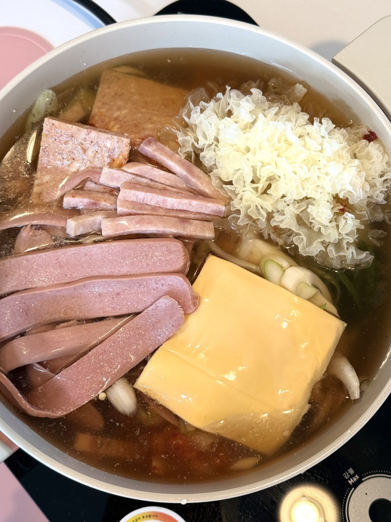 푸짐한옛날부대찌개 이미지