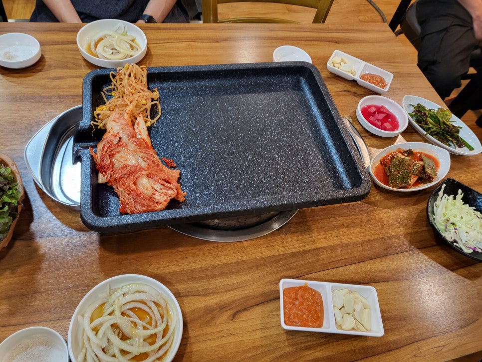 솥뚜껑생생오리 이미지