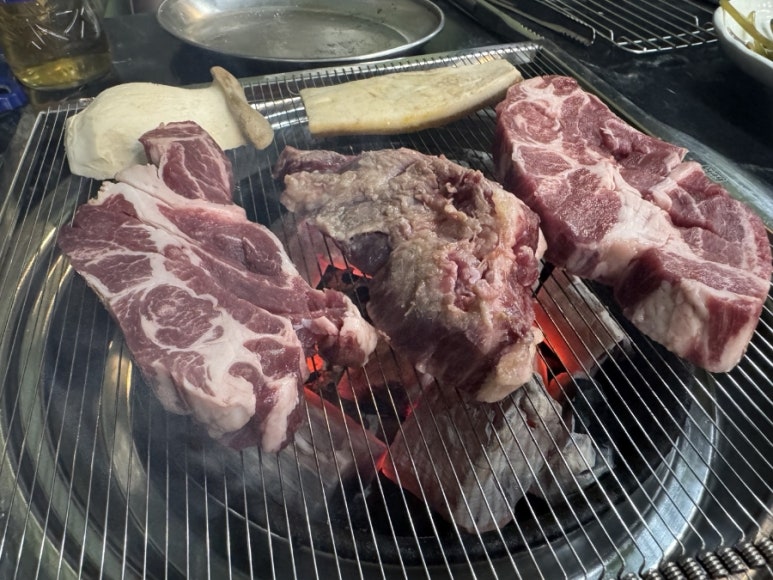 육돈숯불구이 이미지