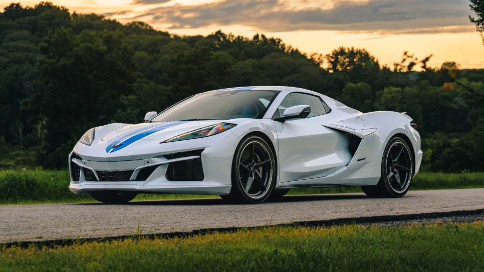 고출력 V8엔지과 전기모터 결합 하이브리드 AWD 하이퍼카 250마력  2026 쉐보레 ZR1X 이미지 6