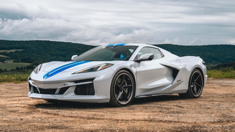 고출력 V8엔지과 전기모터 결합 하이브리드 AWD 하이퍼카 250마력  2026 쉐보레 ZR1X 이미지 3