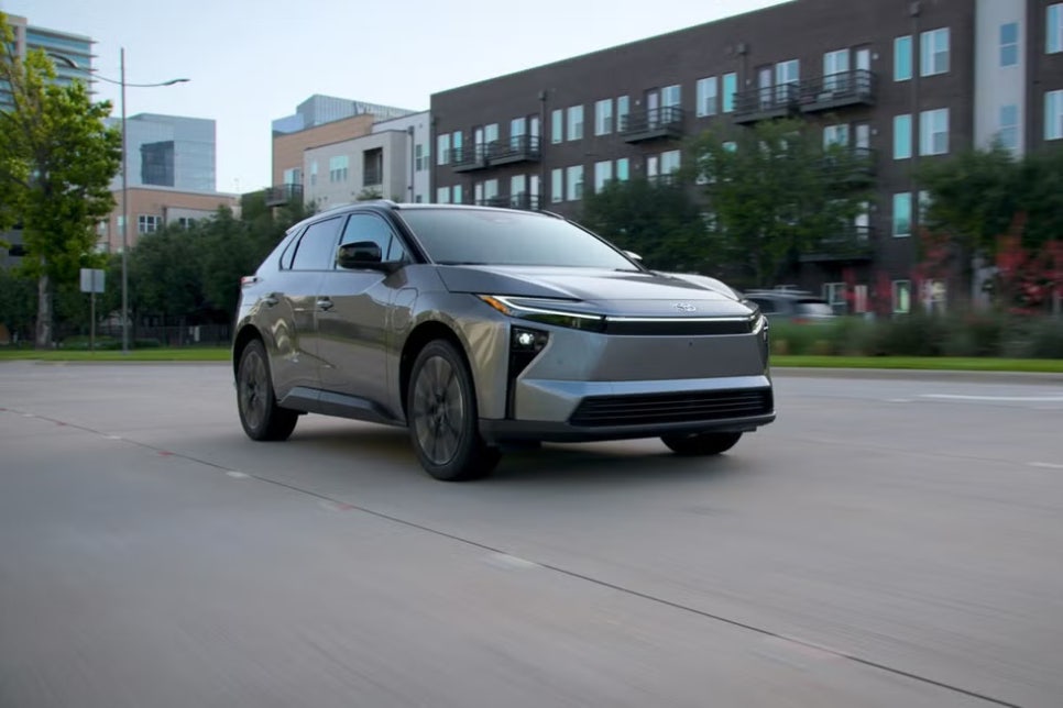 “이게 토요타 전기차야?” 2026 Toyota bZ SUV 풀체인지 공개 이미지 12