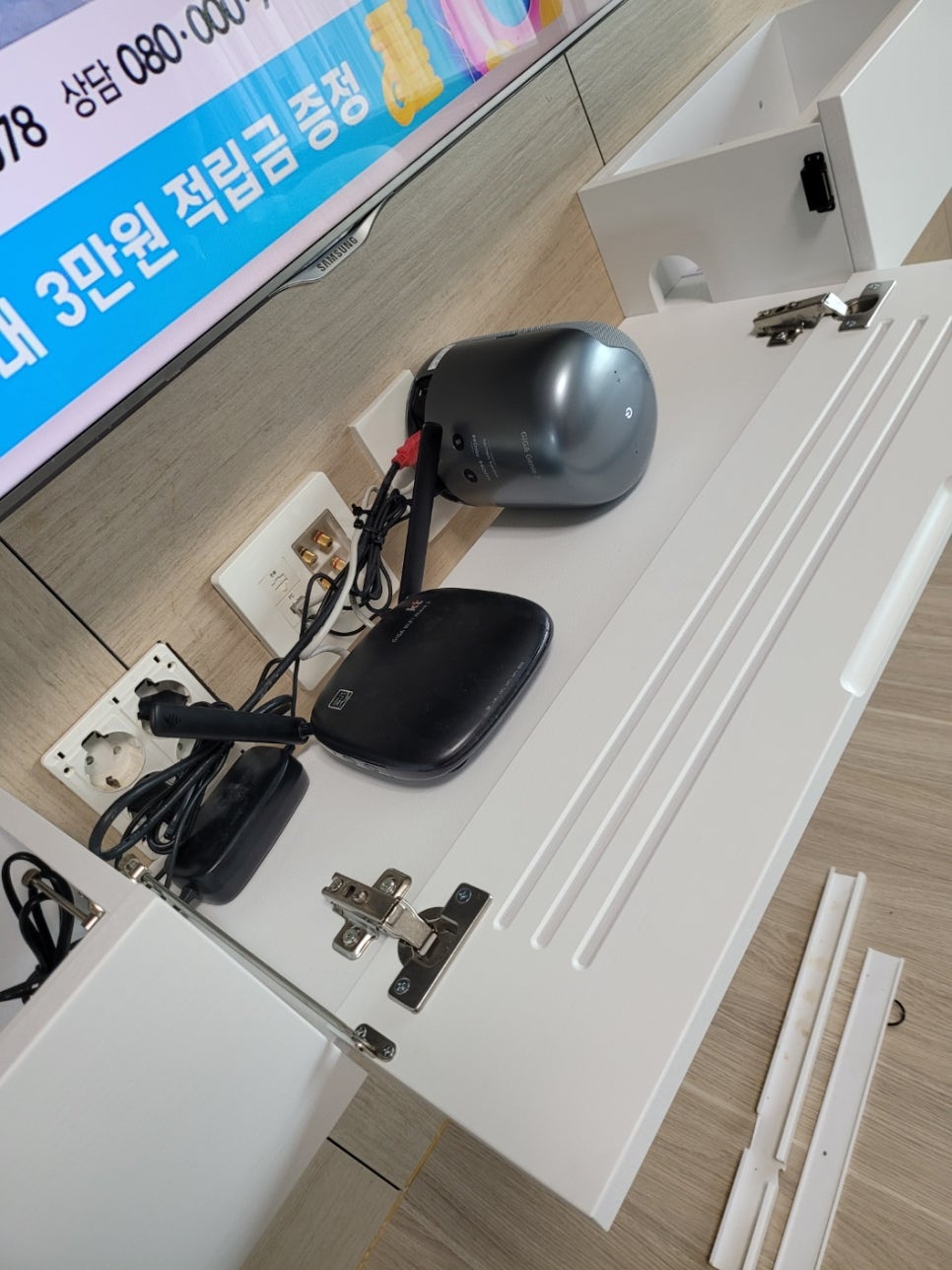 75인치 TV도 거뜬한 공간 혁신, ‘선반여왕 벽걸이TV선반’ 이미지 7