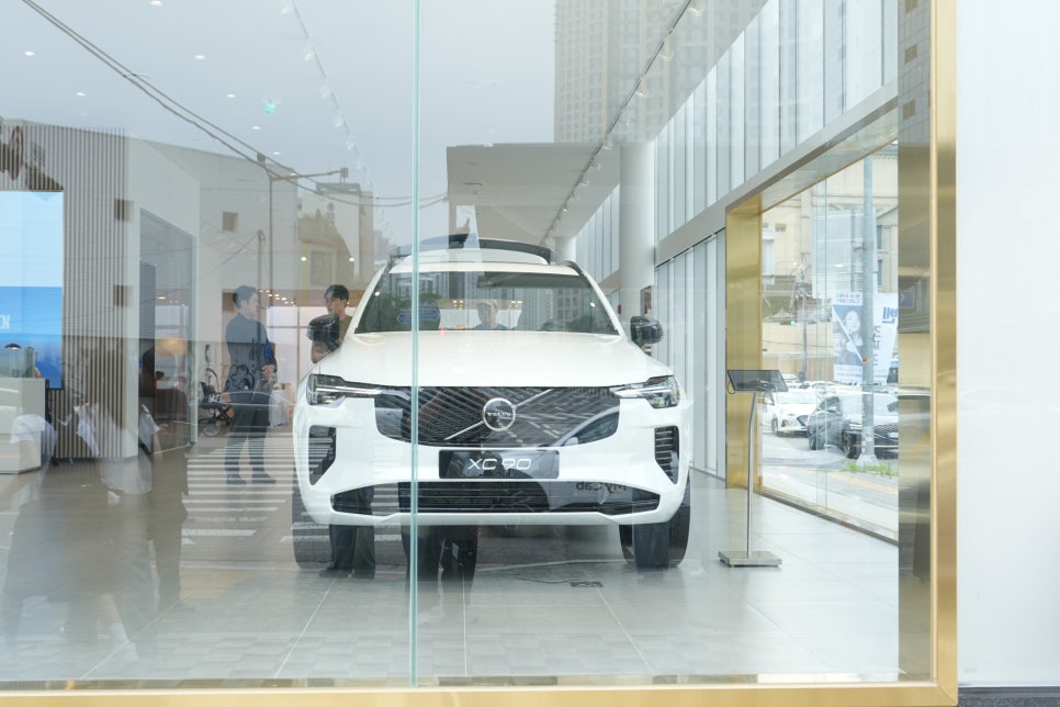 럭셔리 SUV의 본질을 다시 묻다 –천하자동차 The New Volvo XC90 시승기 '삶에 여유를 입히다' 이미지 20