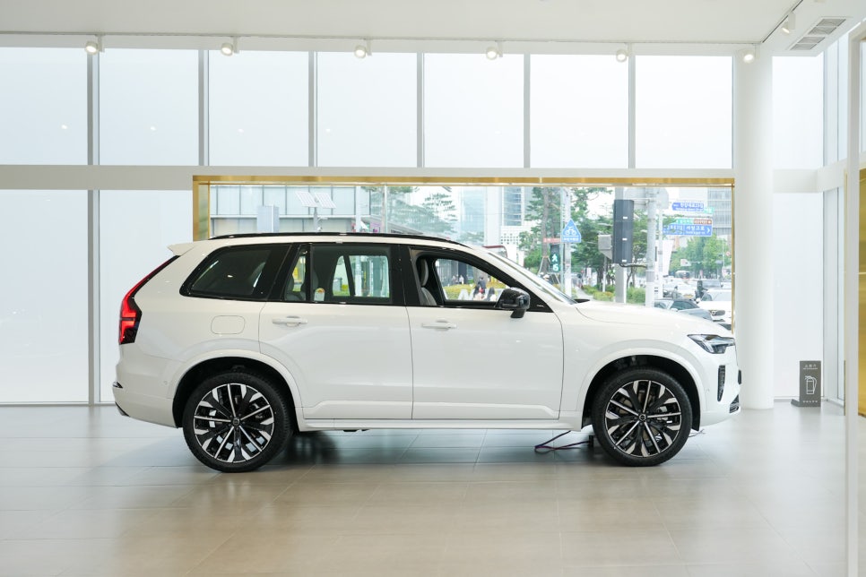 럭셔리 SUV의 본질을 다시 묻다 –천하자동차 The New Volvo XC90 시승기 '삶에 여유를 입히다' 이미지 5