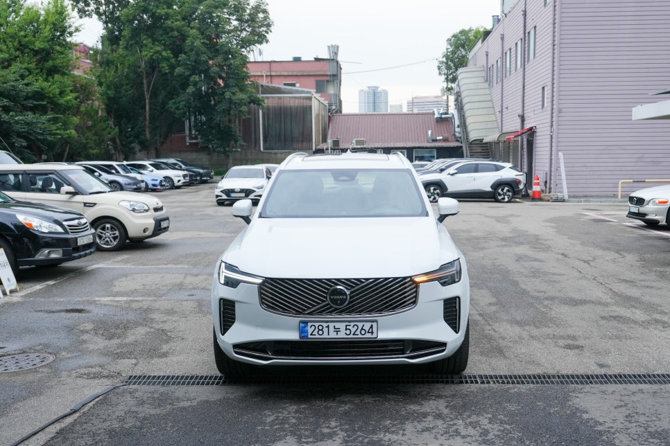 럭셔리 SUV의 본질을 다시 묻다 –천하자동차 The New Volvo XC90 시승기 '삶에 여유를 입히다' 이미지 7