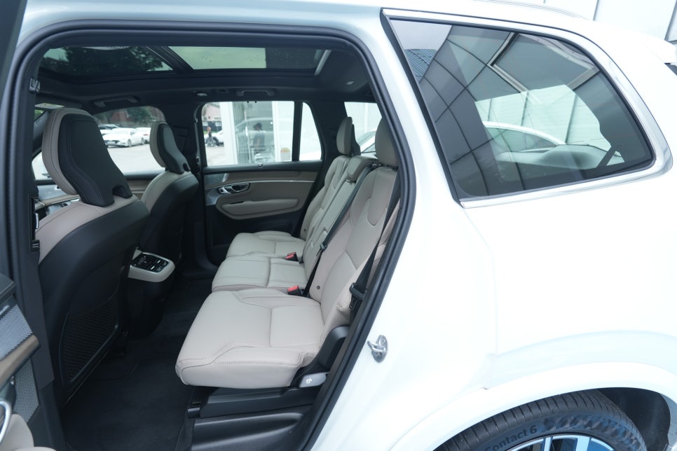 럭셔리 SUV의 본질을 다시 묻다 –천하자동차 The New Volvo XC90 시승기 '삶에 여유를 입히다' 이미지 11