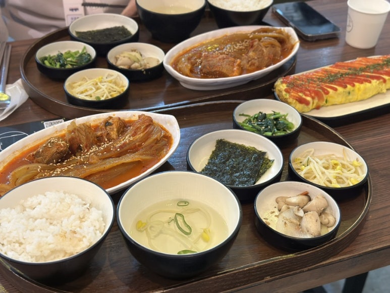 모던식탁 사진 6