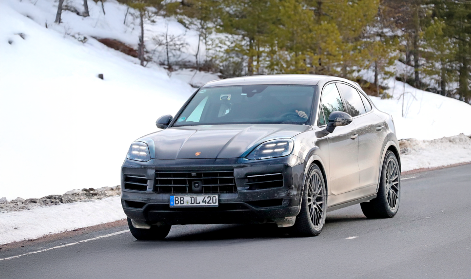 SUV 끝판왕, 전기로 돌아오다! 2026 포르쉐 카이엔 EV 실물 분석 이미지 4