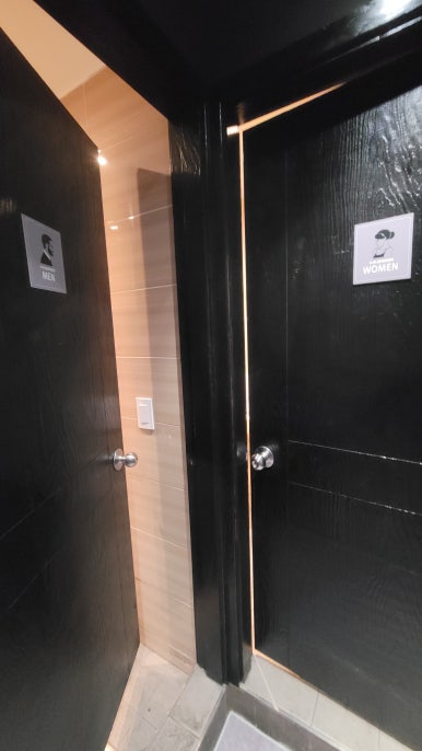 누구나홀딱반한닭 합정역점 사진 4
