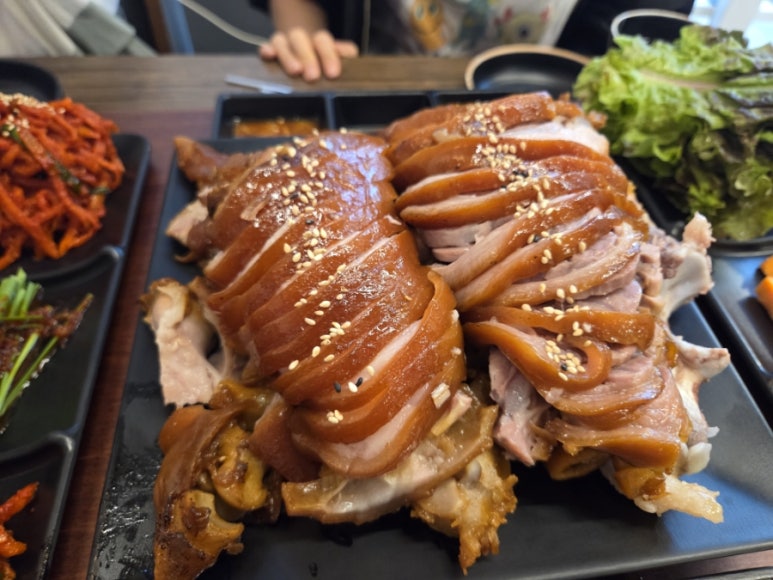 귀한족발 충정로점 사진 5