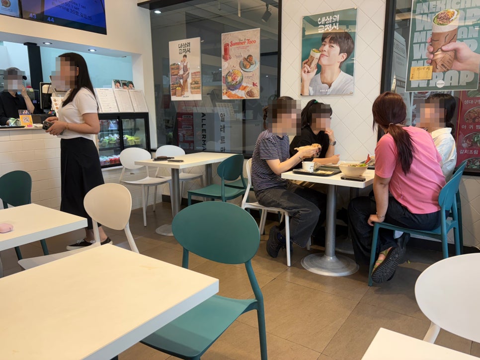샐러디 학동역점 사진 6