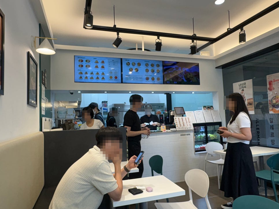 샐러디 학동역점 사진 4