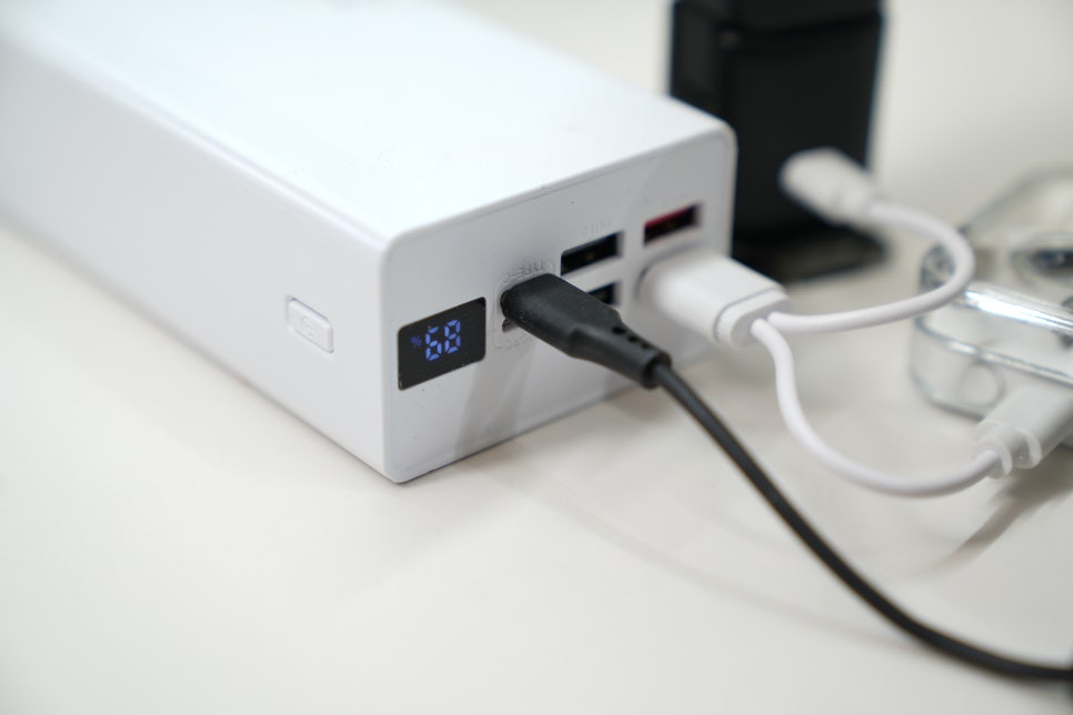 책상에서 더 편리한 충전,  "맘모스 30,000mAh 고용량 고속충전 보조배터리추천? 이미지 6