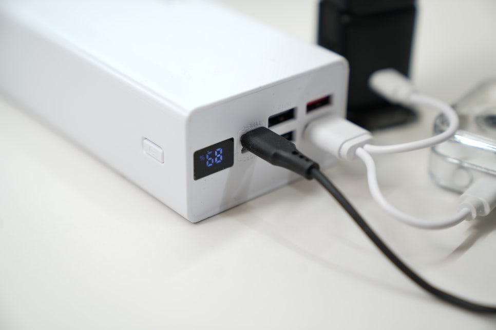책상에서 더 편리한 충전,  "맘모스 30,000mAh 고용량 고속충전 보조배터리추천? 이미지 11