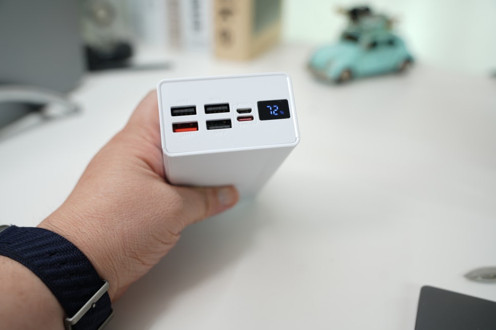 책상에서 더 편리한 충전,  "맘모스 30,000mAh 고용량 고속충전 보조배터리추천? 이미지 8