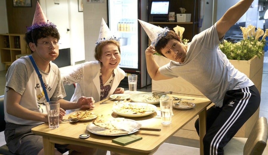 캐릭터 관계 충돌 외부 위협